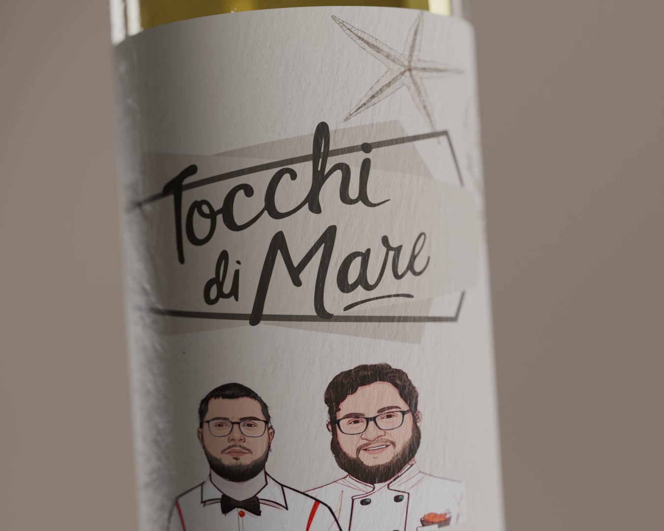 Close-up CGI view of the paper label wrapped around a white wine bottle.